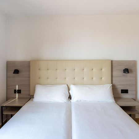 Hotel Queens - Adults Only Бенидорм Экстерьер фото