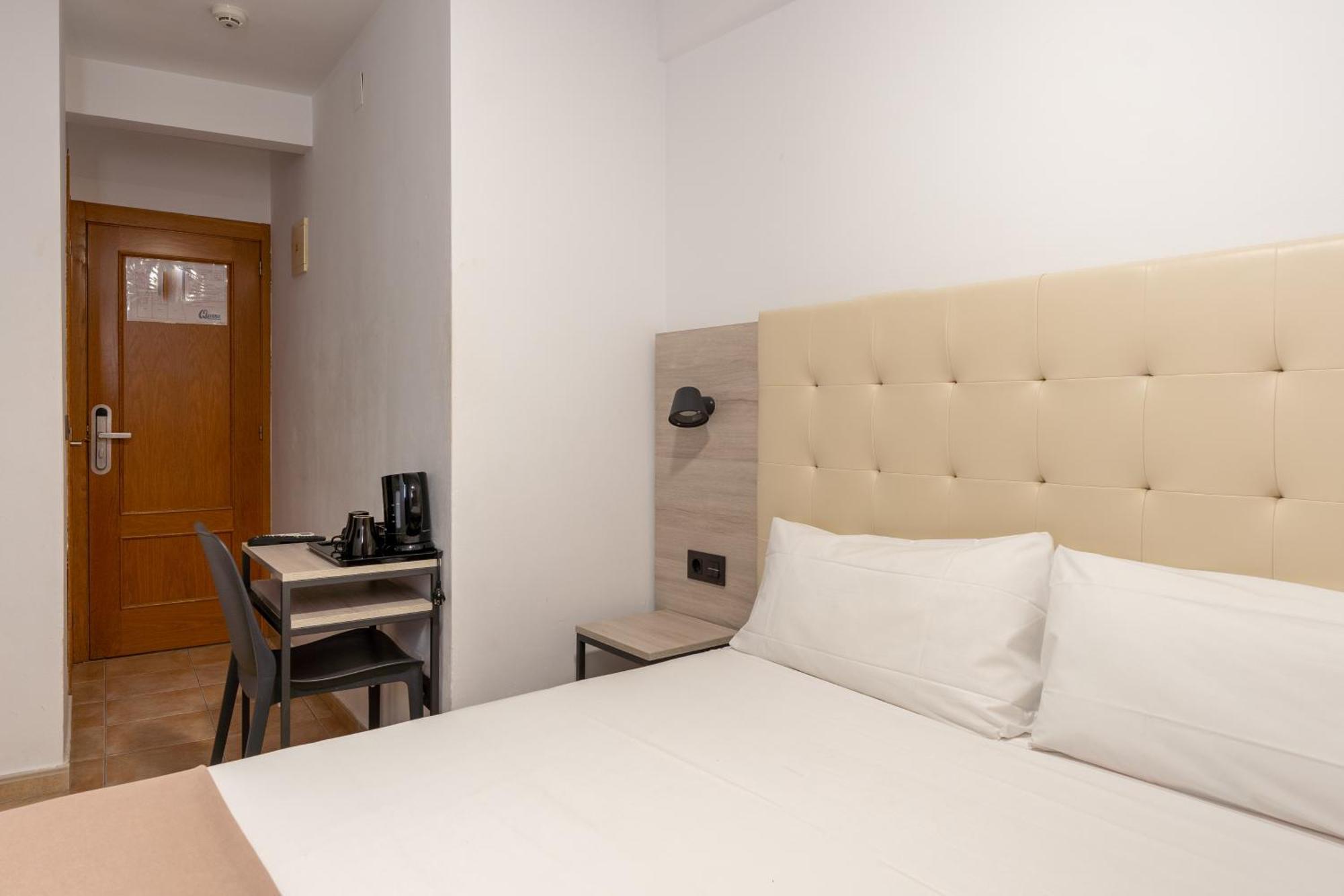 Hotel Queens - Adults Only Бенидорм Экстерьер фото