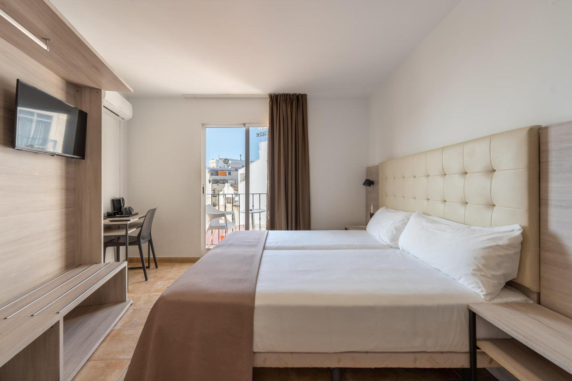 Hotel Queens - Adults Only Бенидорм Экстерьер фото