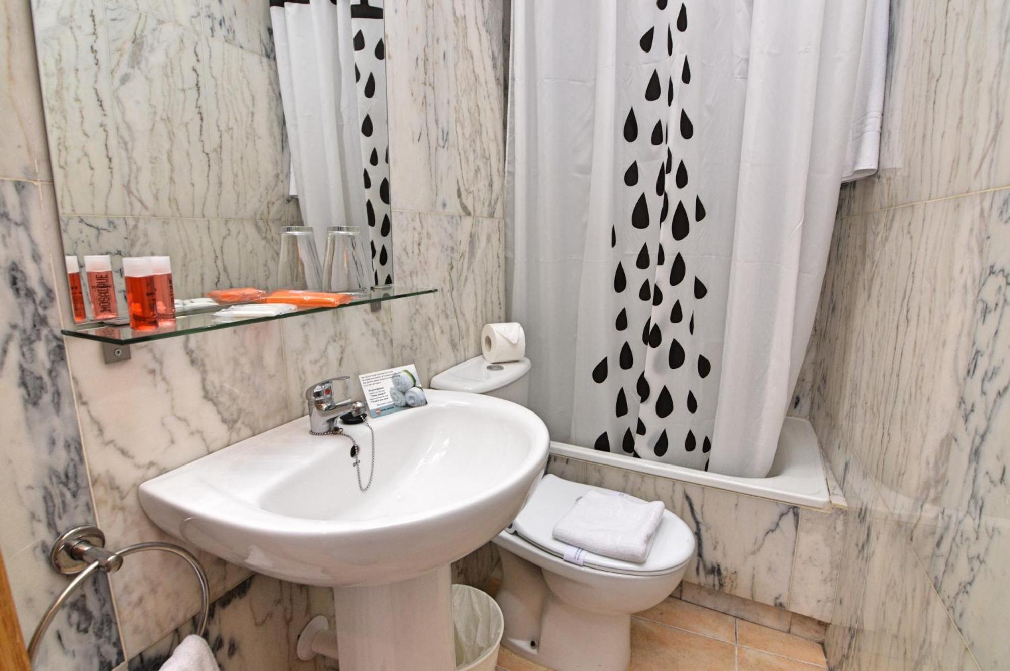 Hotel Queens - Adults Only Бенидорм Номер фото