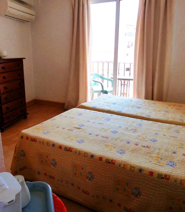 Hotel Queens - Adults Only Бенидорм Экстерьер фото