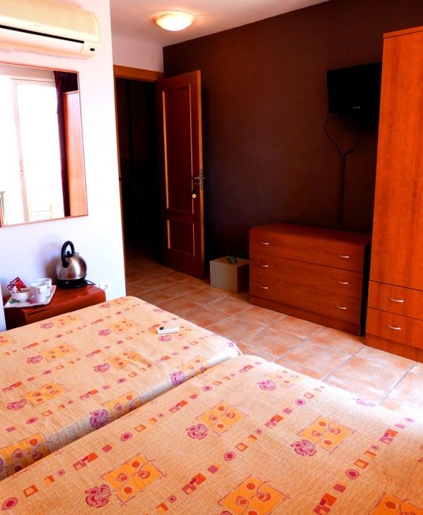 Hotel Queens - Adults Only Бенидорм Экстерьер фото