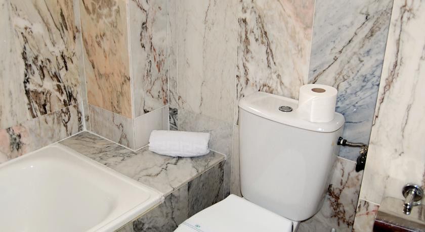 Hotel Queens - Adults Only Бенидорм Экстерьер фото