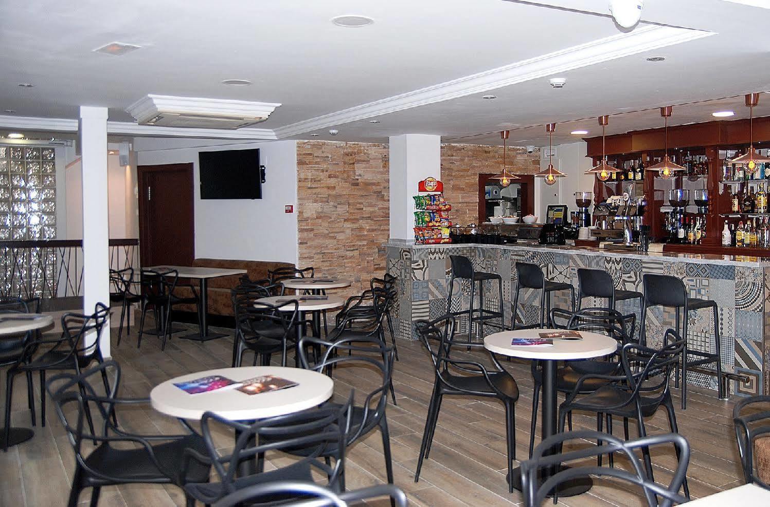 Hotel Queens - Adults Only Бенидорм Экстерьер фото