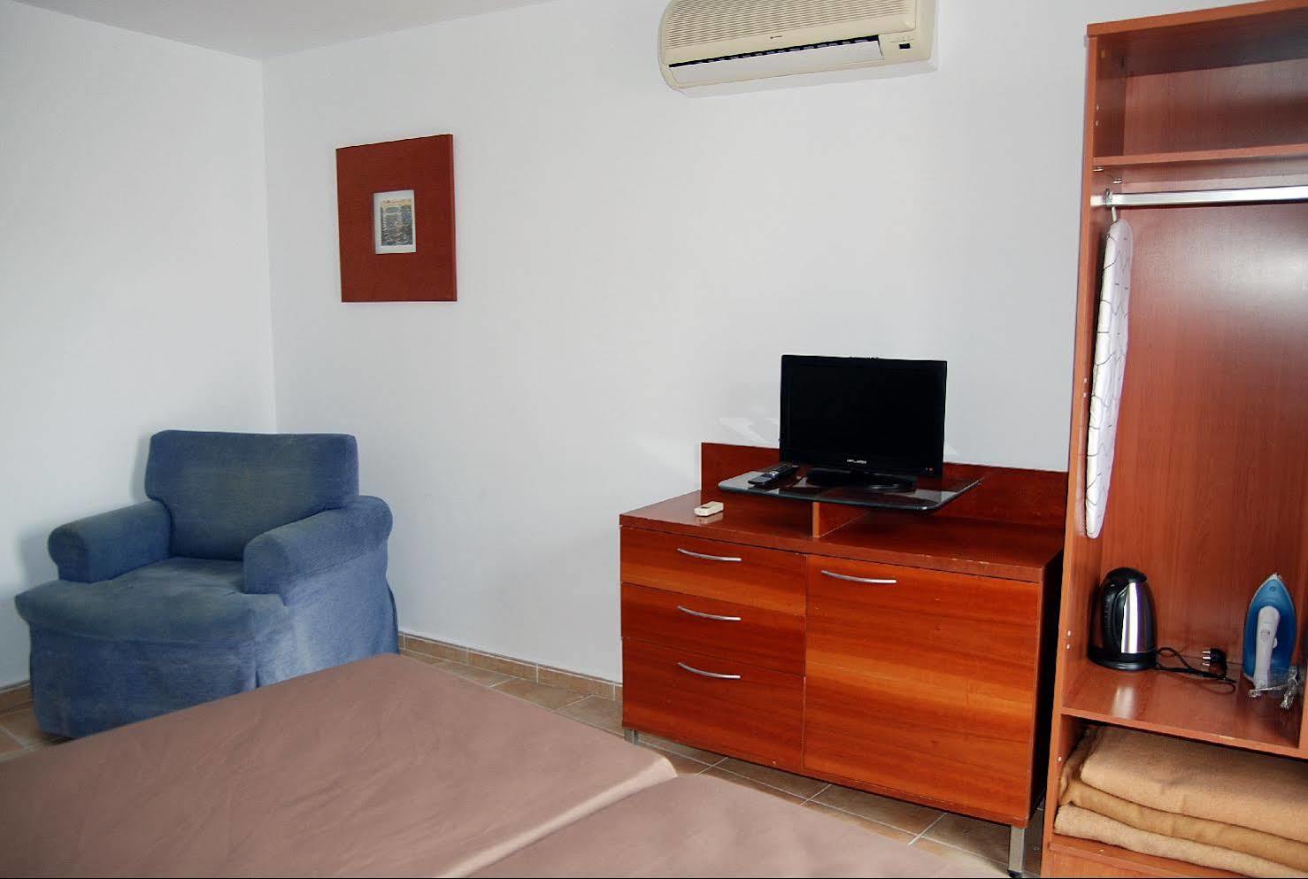 Hotel Queens - Adults Only Бенидорм Экстерьер фото