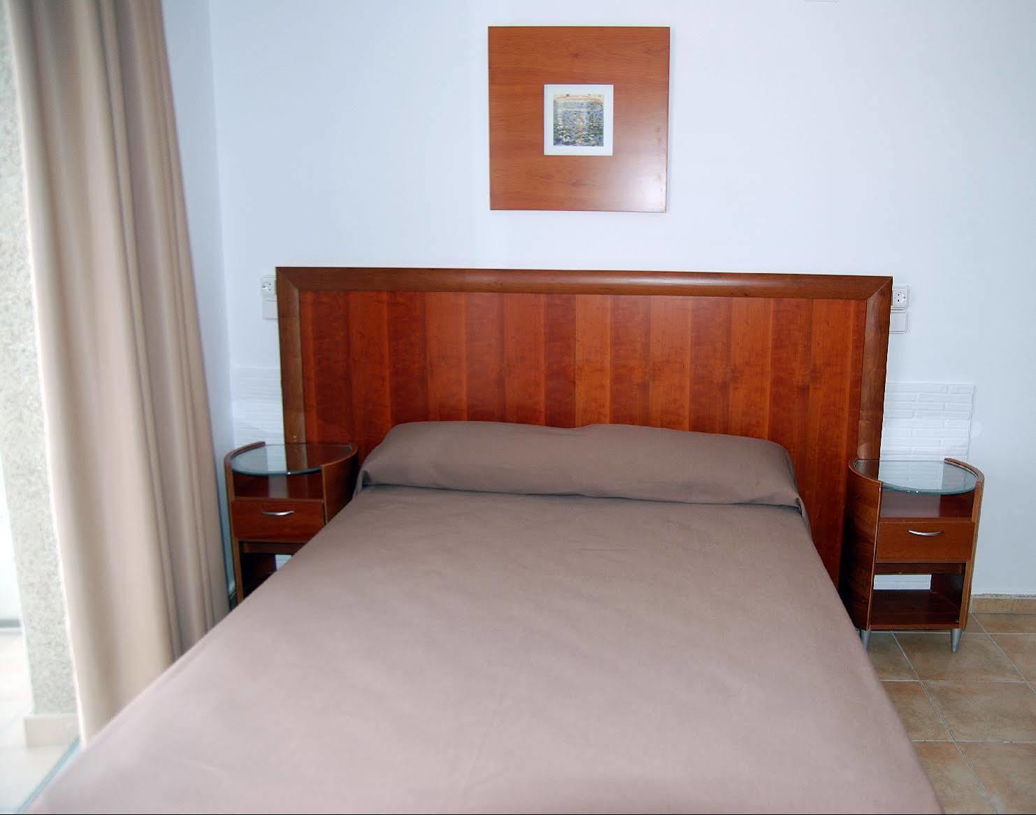Hotel Queens - Adults Only Бенидорм Экстерьер фото