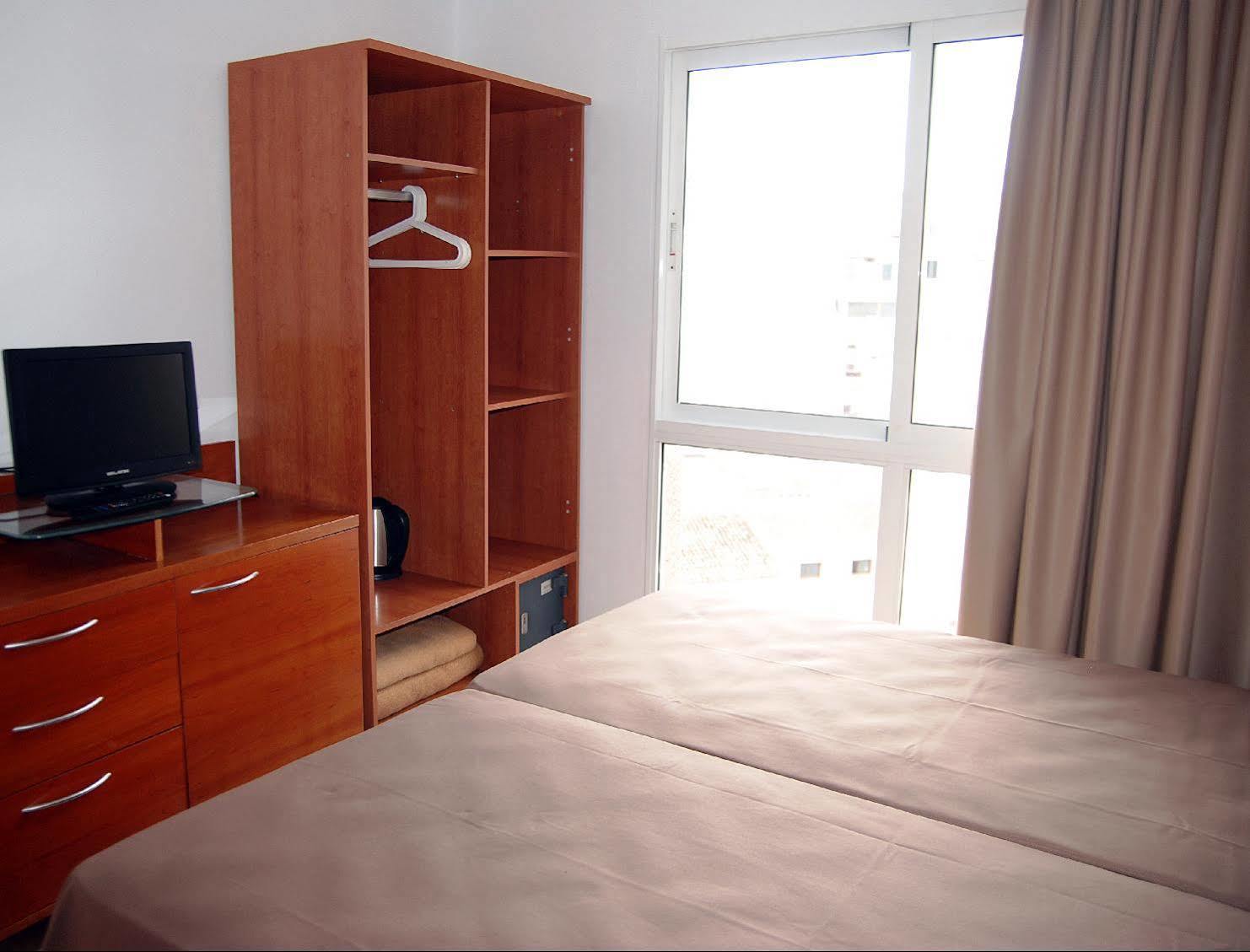 Hotel Queens - Adults Only Бенидорм Экстерьер фото